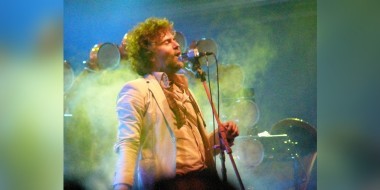 Wayne Coyne singing on stage